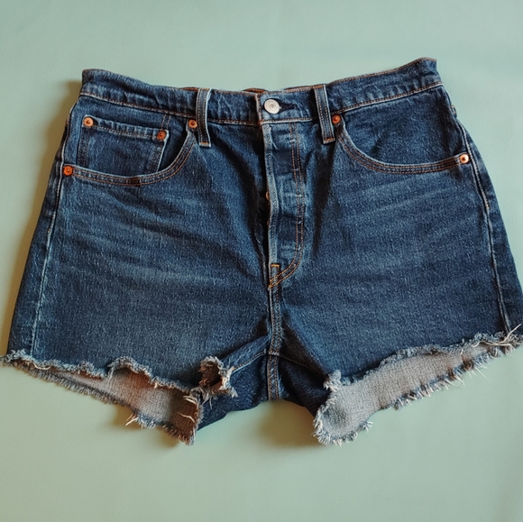 Levi's®501® Original Fit High Rise Women's Shorts - Picture 3 of 8